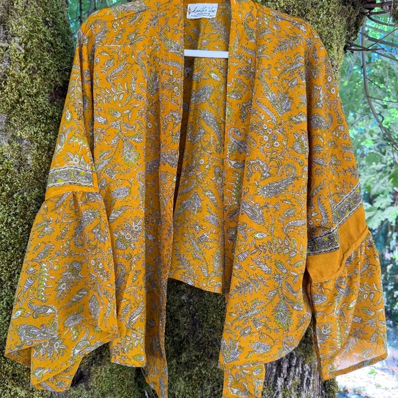 Kantha Bae Silk Shrug - Picture 1 of 4